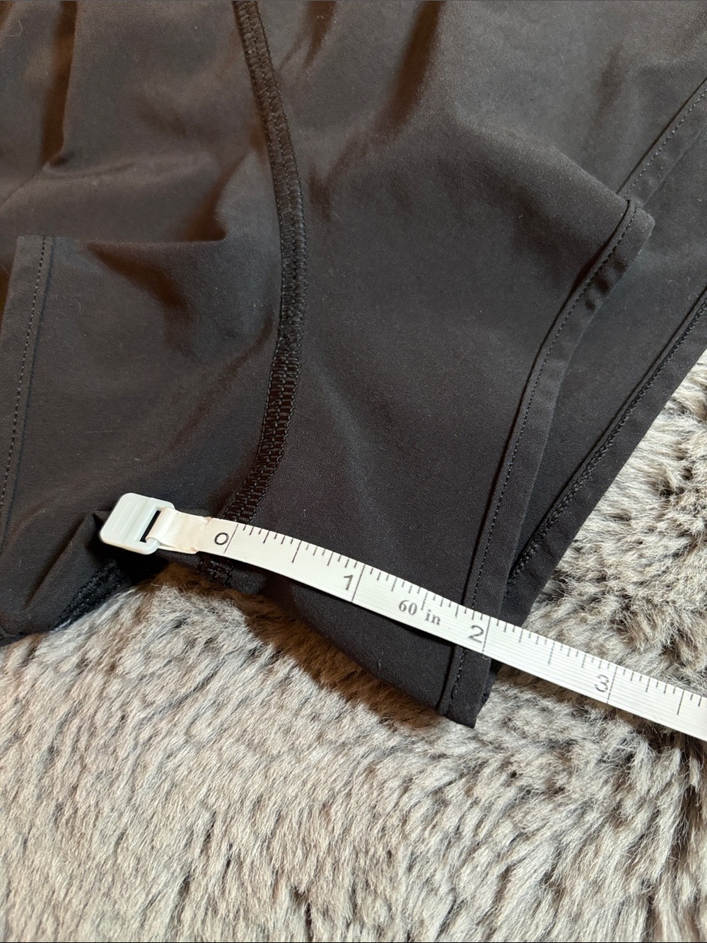 lululemon athletica Black Hotty Hot 2” Women's Athletic Shorts Size 4 - Picture 4 of 4